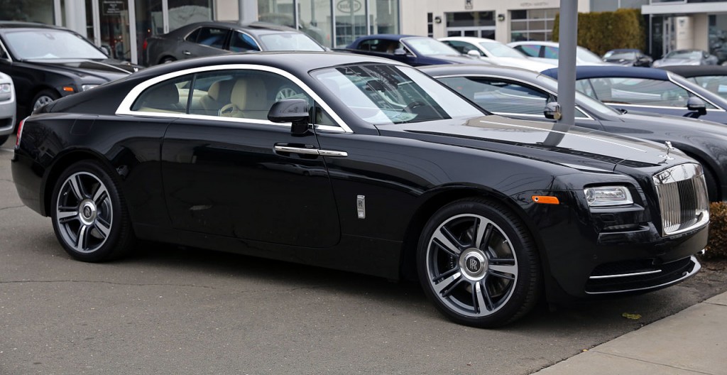 2014_Rolls-Royce_Wraith,_diamond_black_fR