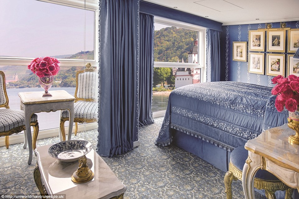 26F8768F00000578-3010903-Much_like_the_public_spaces_in_the_suites_a_royal_blue_white_and-a-12_1427294298523