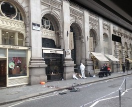 Подозреваемый выпал из окна Королевской биржи.