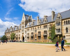 Оксфордский университет не приветствует абитуриентов из бедных семей.