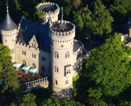 Замок, где гостил король Англии William IV, продается за 4,5 млн евро.