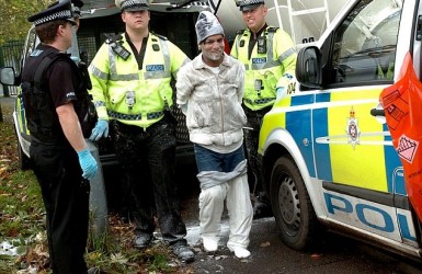 Тысячи нелегалов в субботу ночью пытались проникнуть в  Великобританию через Евро Туннель.