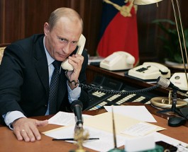Президенты Путин и Обама обсудили по телефону ситуацию в Крыму и на Украине.