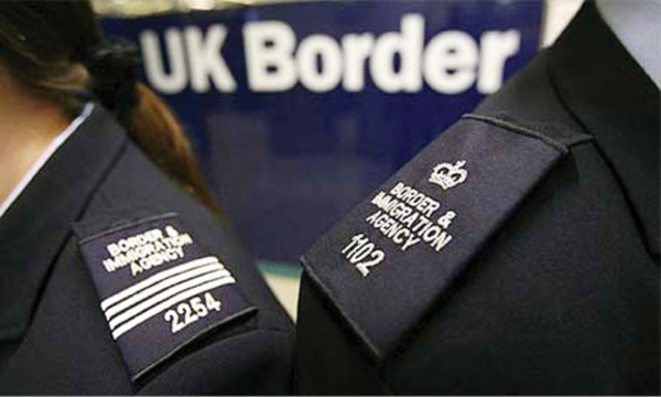 Офицеры Пограничного Агентства Великобритании арестовали жениха и невесту.