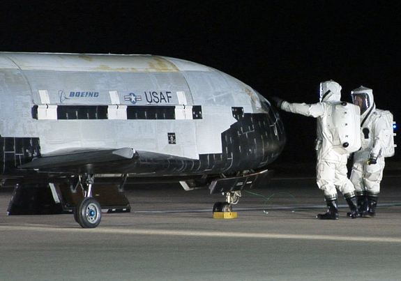 Сверх секретный беспилотник X-37В полтора года на орбите.