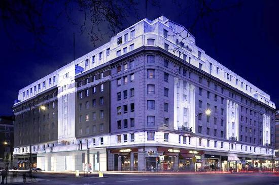 Трем туристкам проломили молотком головы в одном из отелей в центре Лондона.