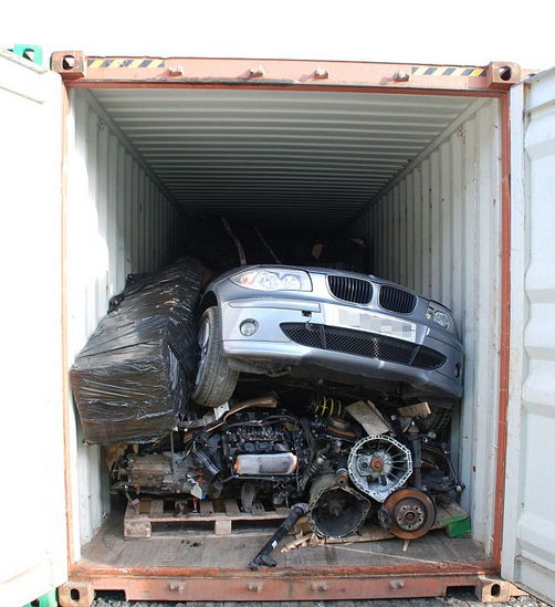 Пять Range Rover украдены в Суррей.