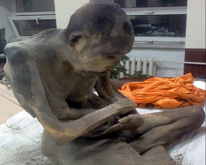 200 летний буддийский монах все еще жив.