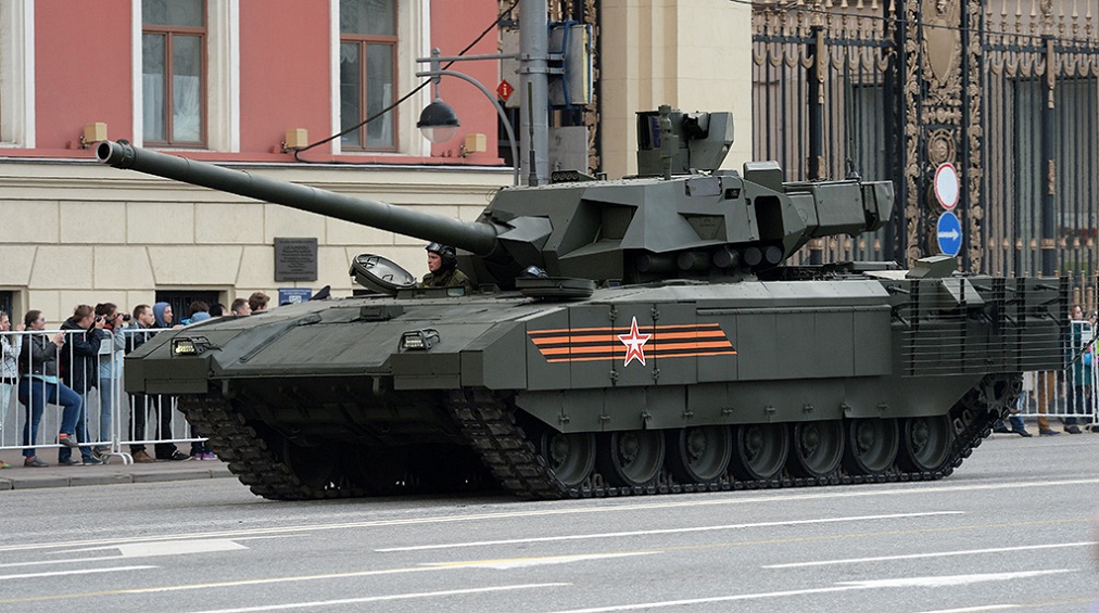 Военный парад в Москве еще не начался, а танк Армата уже сломался.