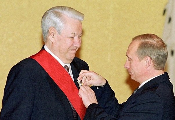 В России открывается Центр Ельцина. Что думают москвичи об этом?