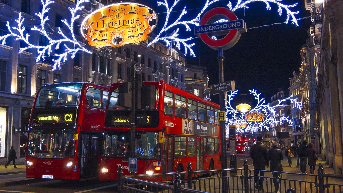 С Рождеством дорогие читатели! Merry Christmas Everybody from London Ru!